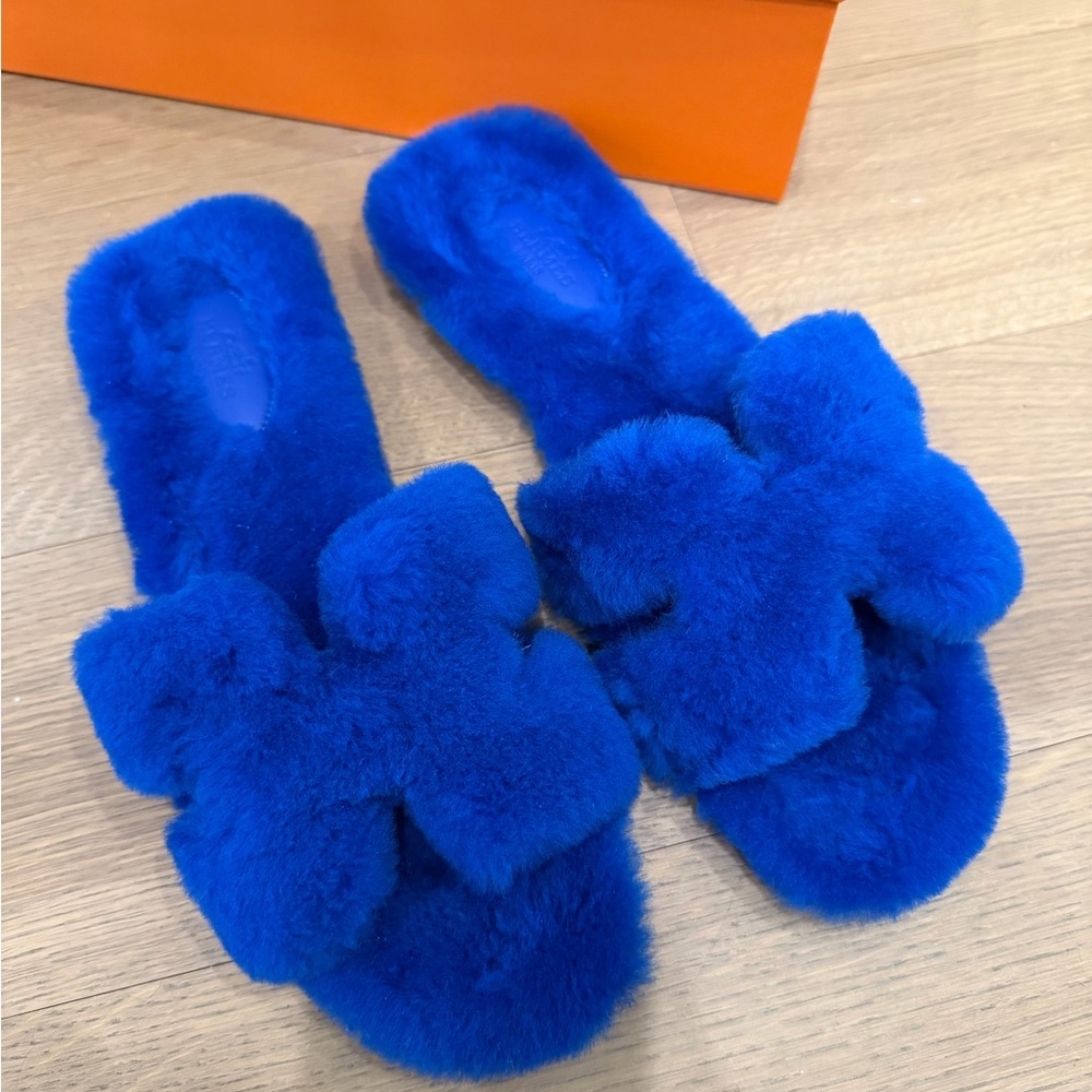 Hermes Blue Shearling Oran Sandals Size 39.5 SOLD OUT